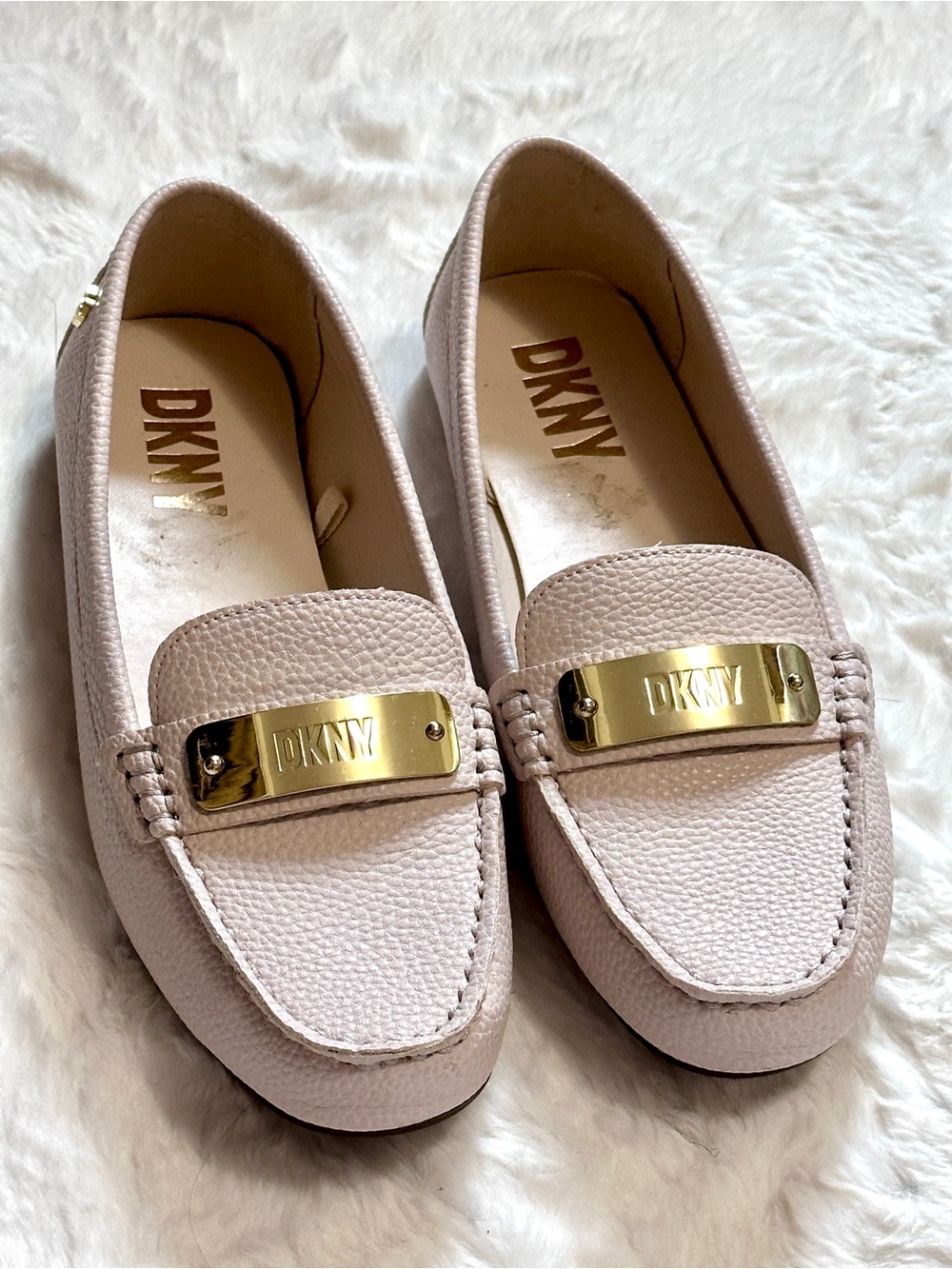 DKNY Off-white Pebbled Faux Leather Loafers with Gold Plaque